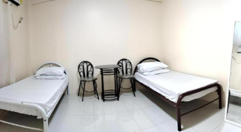 Oyo 800 Ddd Habitat Dormtel 2* Bacolod